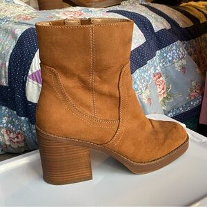 Universal Thread Brown Heeled Boots